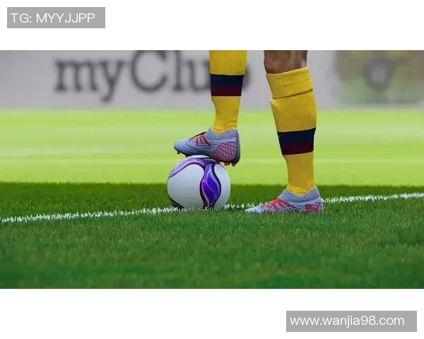 足球明星黑大衣时尚搭配全景展示让你领略潮流风范